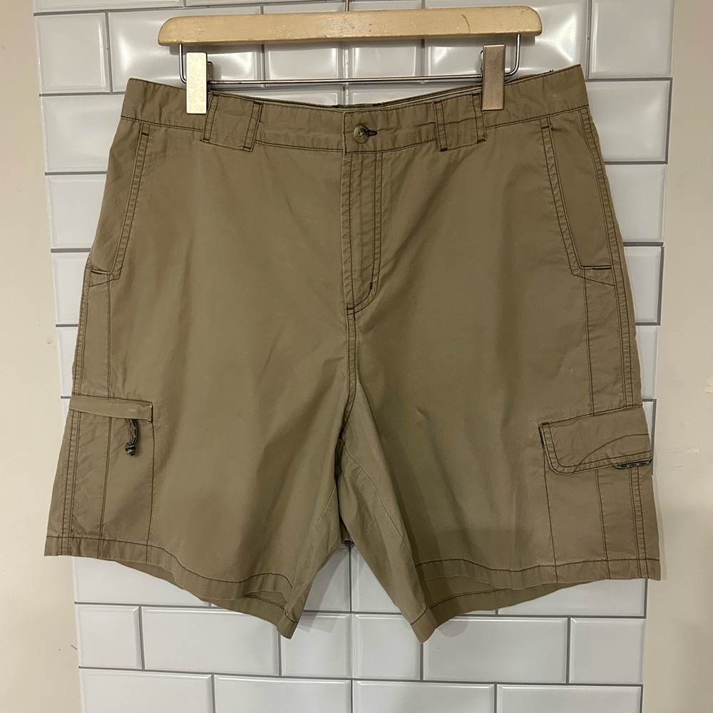 Columbia Women’s Cargo Shorts Size 16